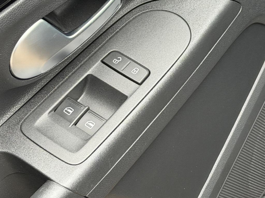 Volkswagen UP! 1.0 5-deurs | camera | cruise | airco | bluetooth | pdc | ri