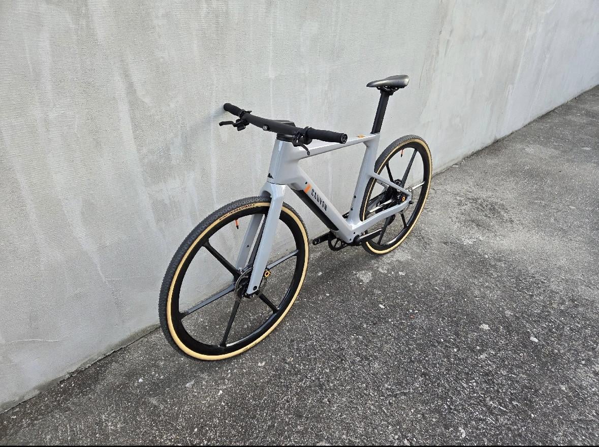Te koop E-bike Canyon Roadlite: ON CF 9 Ltd. framemaat M