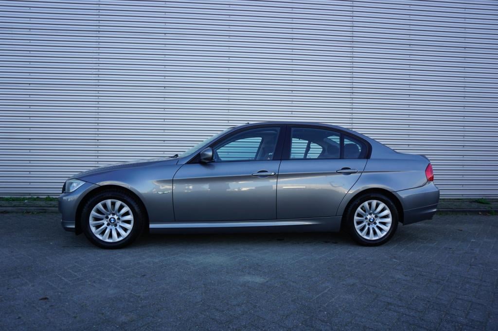 BMW 3-serie 318i business line climate / navi / cruise / pano / elektr. ram