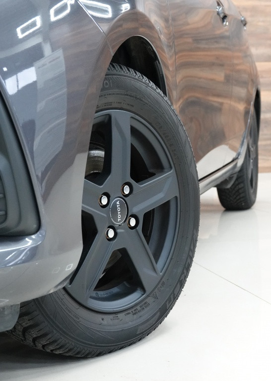 Toyota Yaris 1.0 vvt-i | camera | 15" | bluetooth |