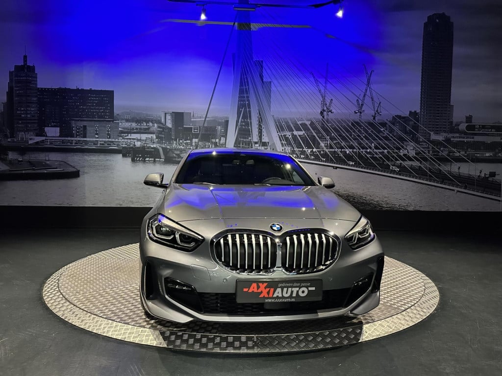 BMW 1 Serie 118i executive m-pakket *premiumpack*camera*18 inch*