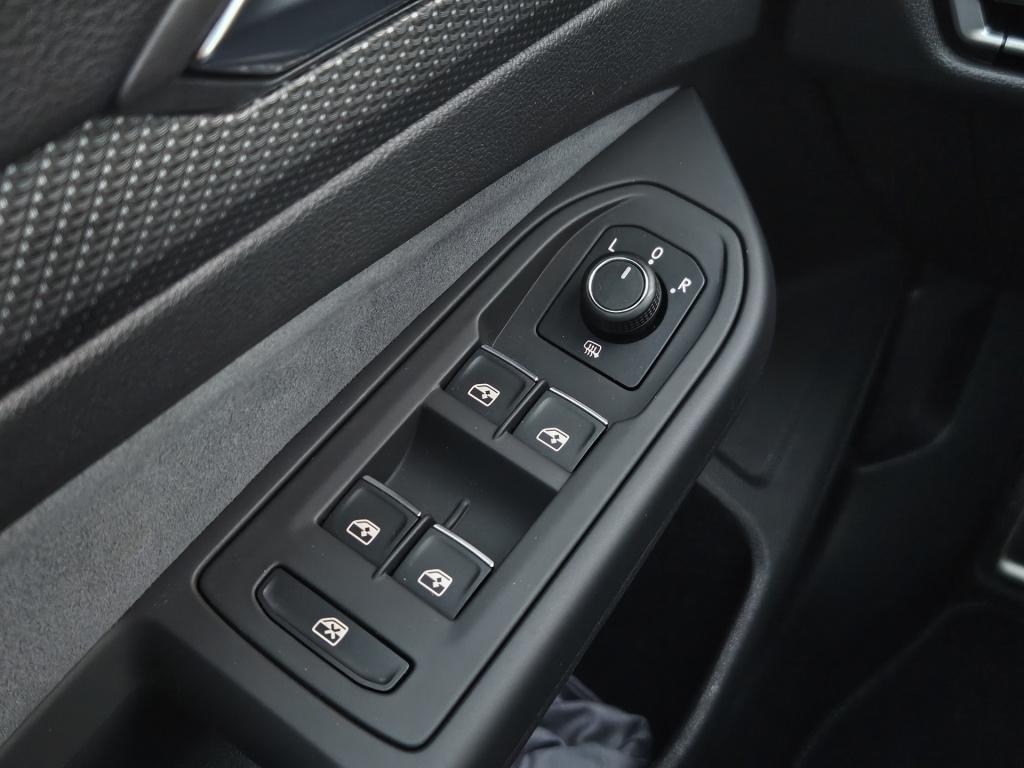 Volkswagen Golf 1.5 etsi r-line business | iq light | h/k | elek. trekhaak 
