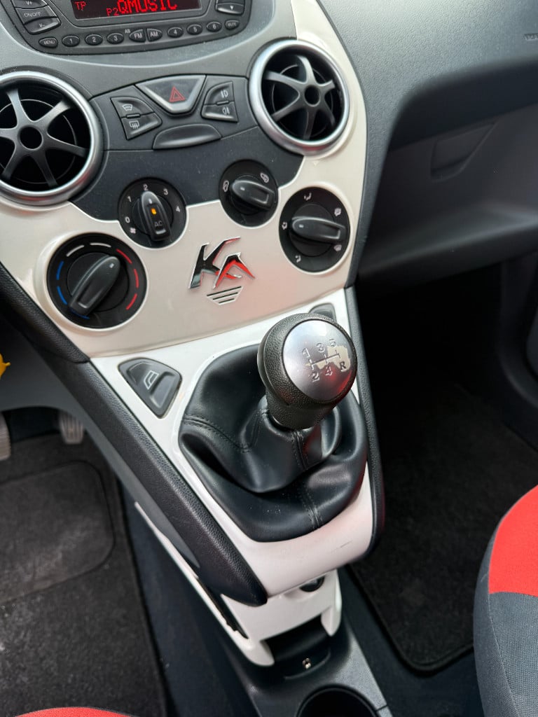 Ford KA 1.2 - titanium - airco