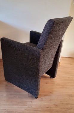 4 eetkamerstoelen gratis af te halen