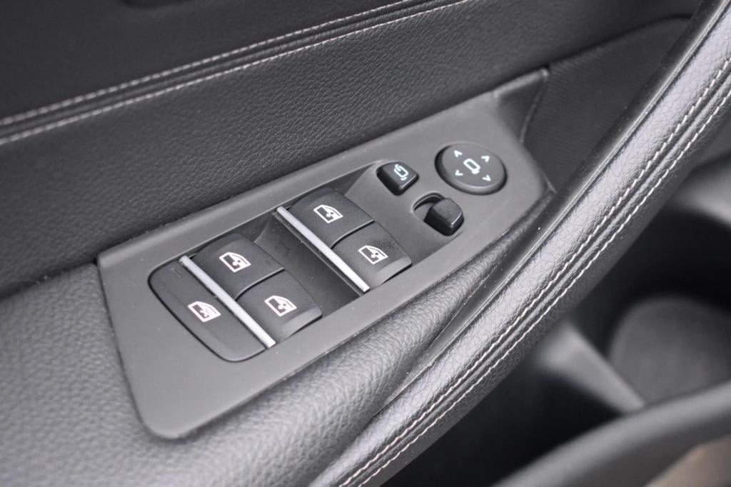 BMW 5 Serie touring 520i m-sport | laserlight | nap | dealer onderhouden | 