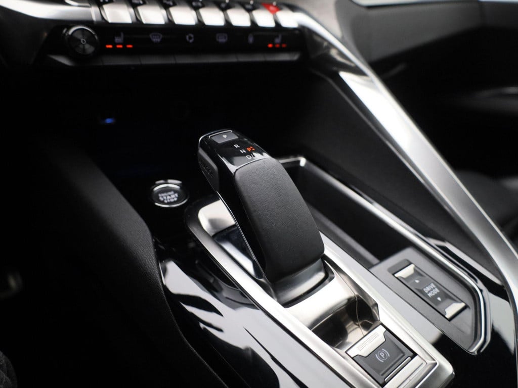 Peugeot 3008 1.6 hybrid 225 gt pack business | automaat | leder | trekhaak 