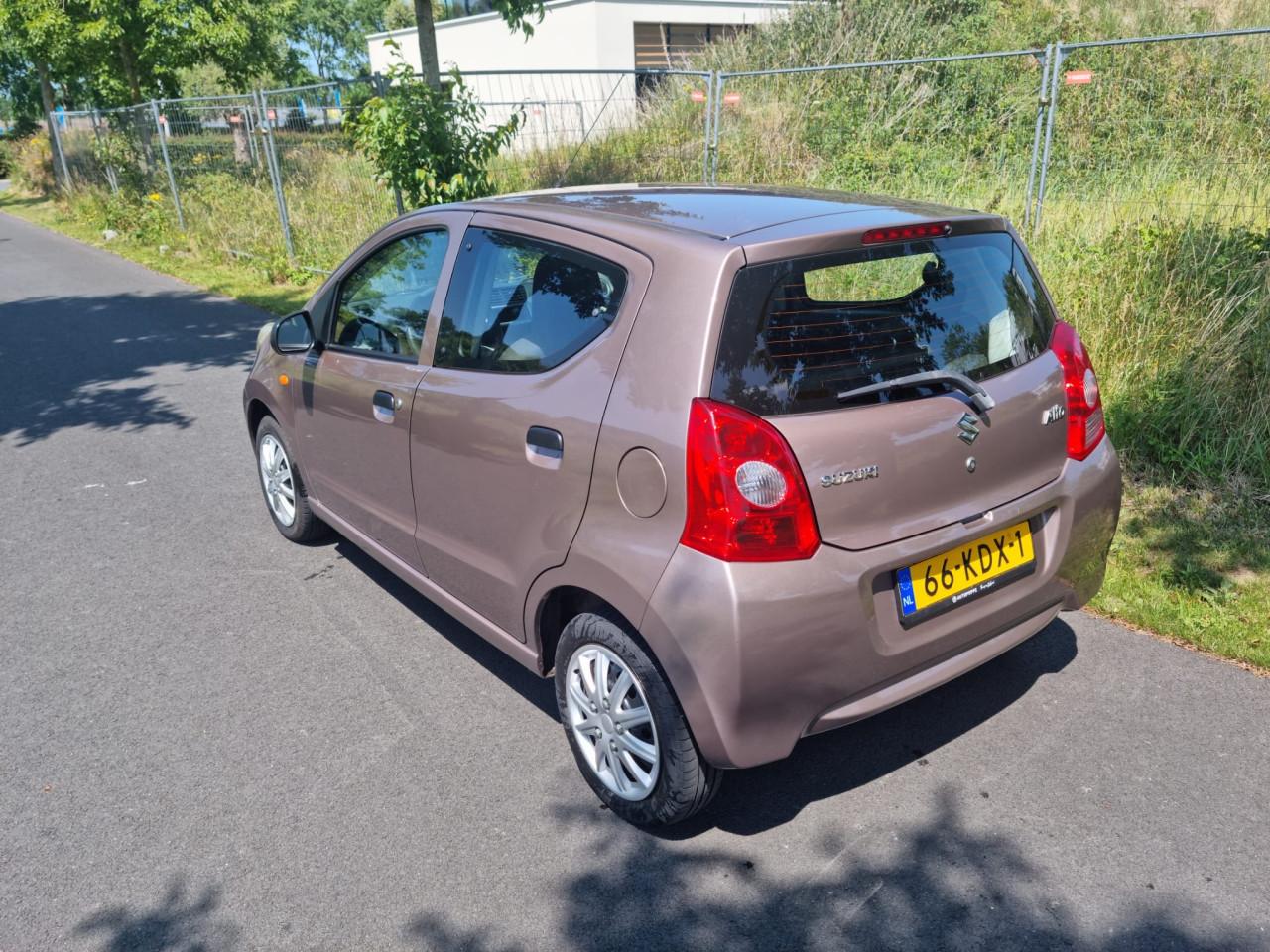 Suzuki alto 1.0i 5 deurs bj 11-2009 apk 1 jaar