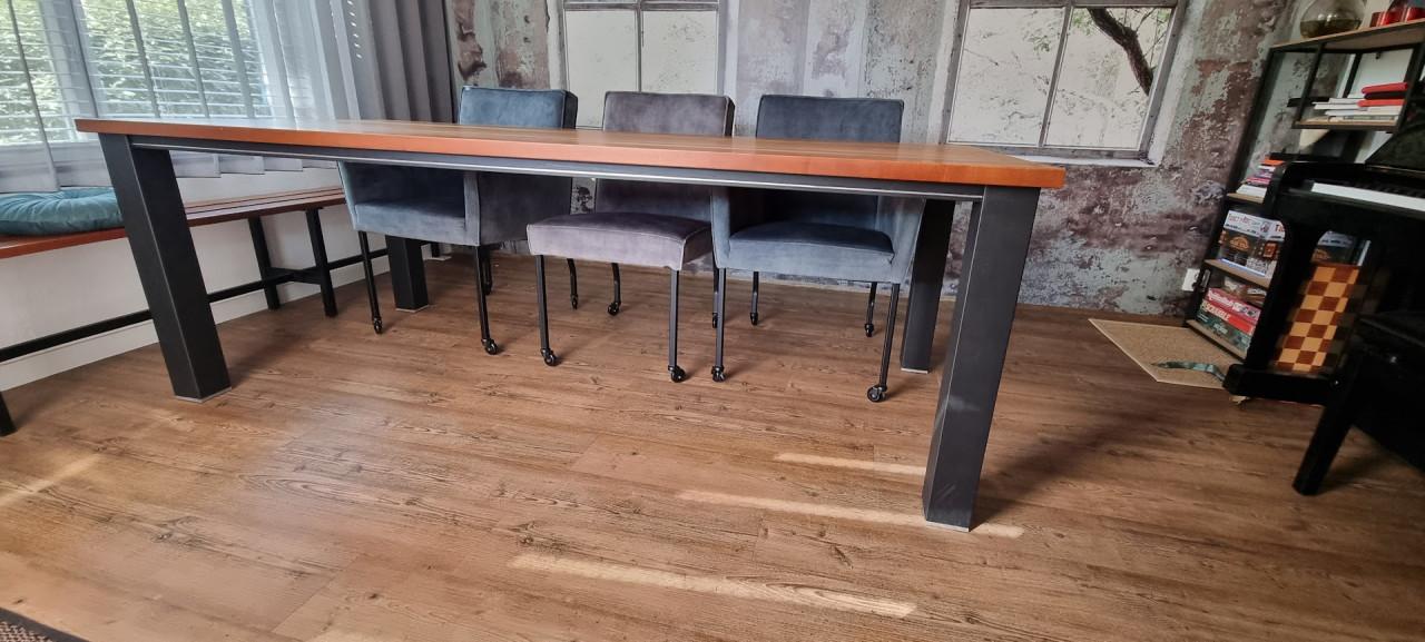 Kersen houten Eetkamer tafel (en Salontafel)