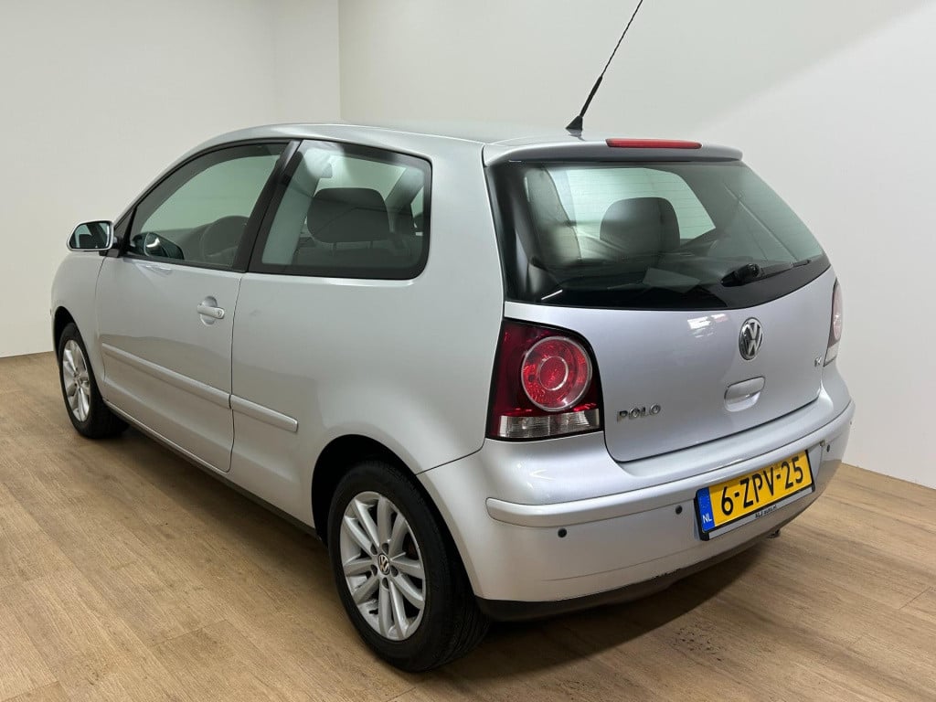 Volkswagen Polo occasion 1.4-16v sportline | grijs | automaat | airco | twe