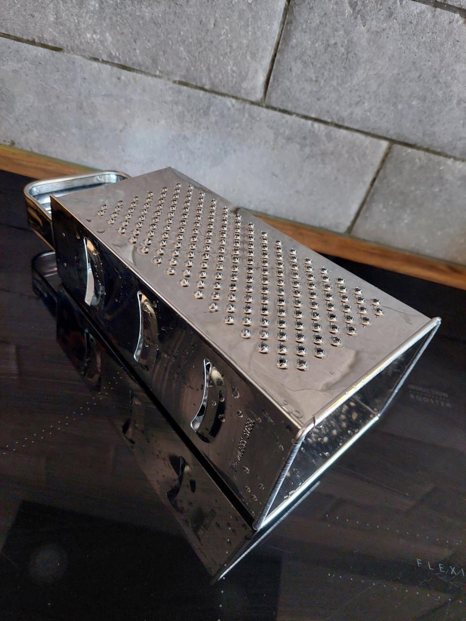 Set met (kaas)rasp en glazen ovenschaal