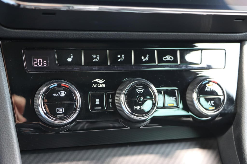 Skoda Superb combi 1.4 tsi iv sportline 218pk dsg6