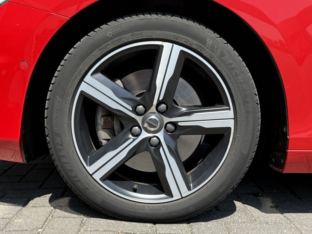 Volvo V40 t3 153pk aut6 polar+ sport| panodak| camera| h&k sound| trekhaak