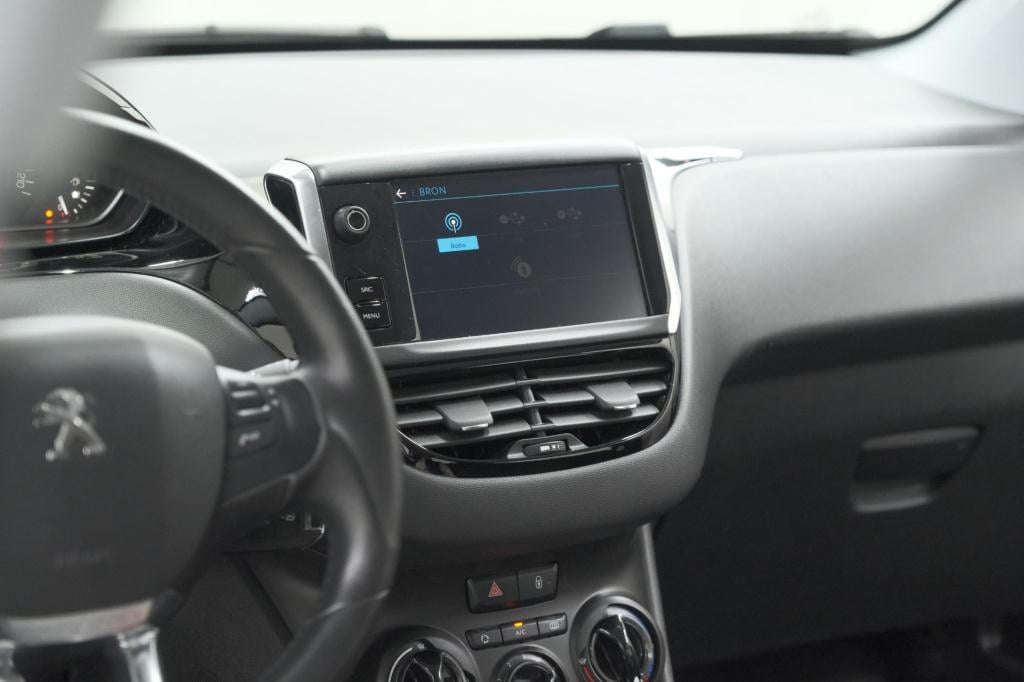 Peugeot 208 puretech 82 signature | apple carplay | parkeersensoren | navig