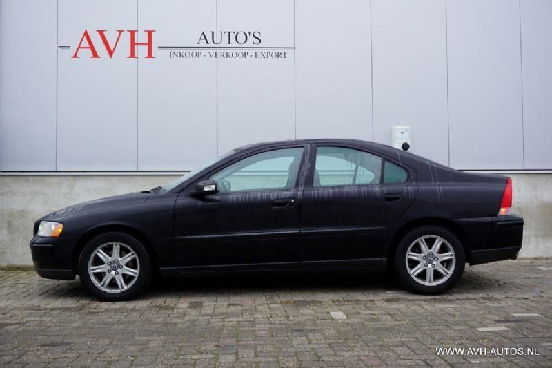 Volvo S60 2.4d, leer + clima!