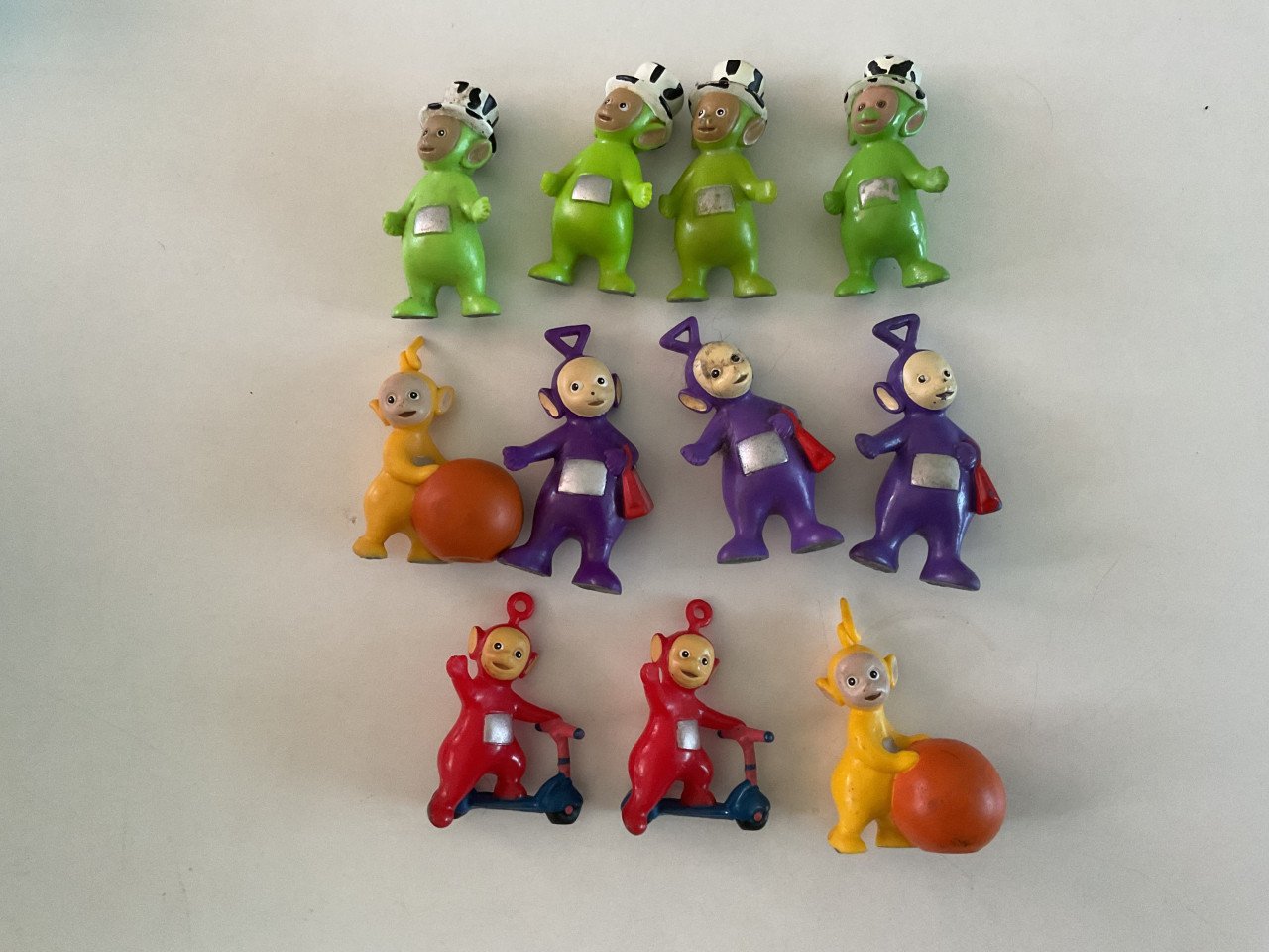 Heel veel verschillende rubber figuurtjes. +/- 5 cm. Hoog.