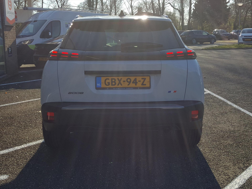 Peugeot 2008 allure 1.2 puretech 100pk navigatie | achteruitrijcamera | app