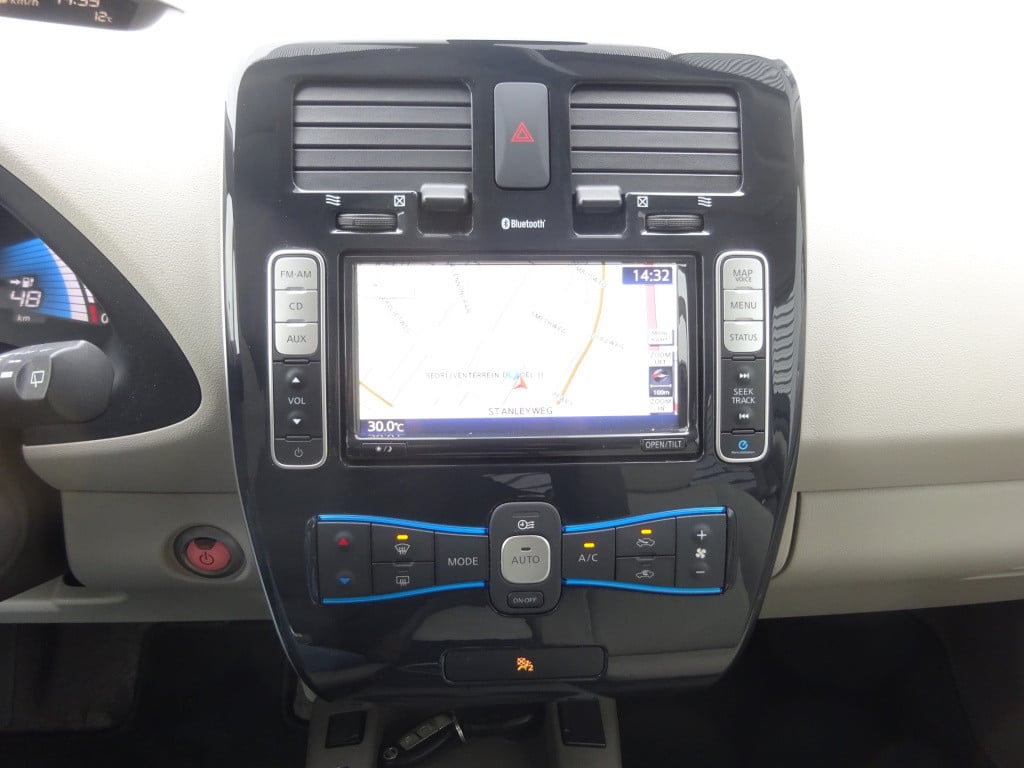 Nissan Leaf base 24 kwh climate / cruise / navi / camera / nap