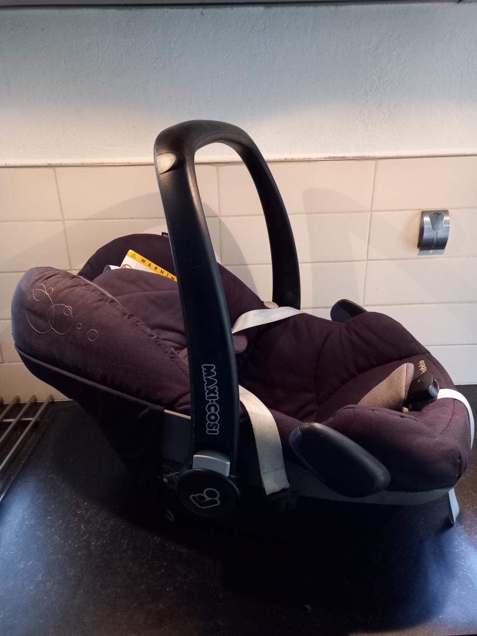 Maxi Cosi Pebble en Pearl met ISOfix base