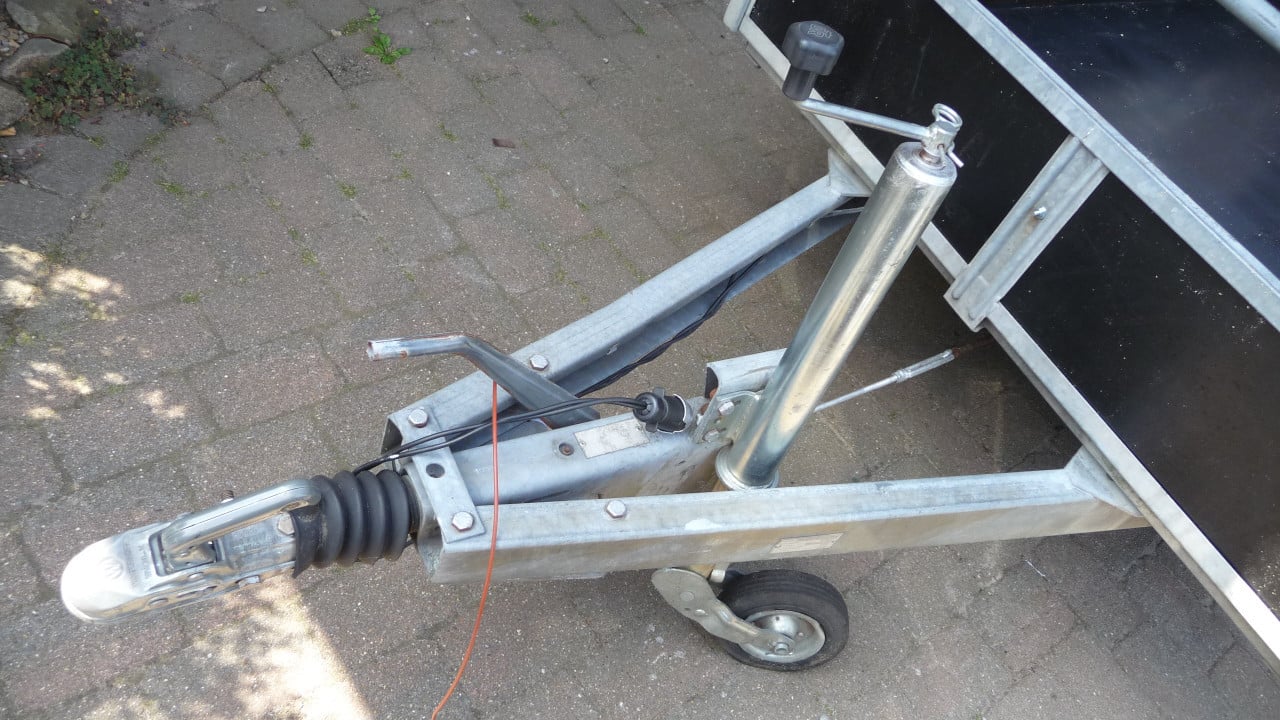 TE KOOP GEREMDE TANDEMASSER MERK SARIS met kenteken
