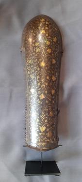 Bazuband. Perzische armbesherming. 19e eeuw.