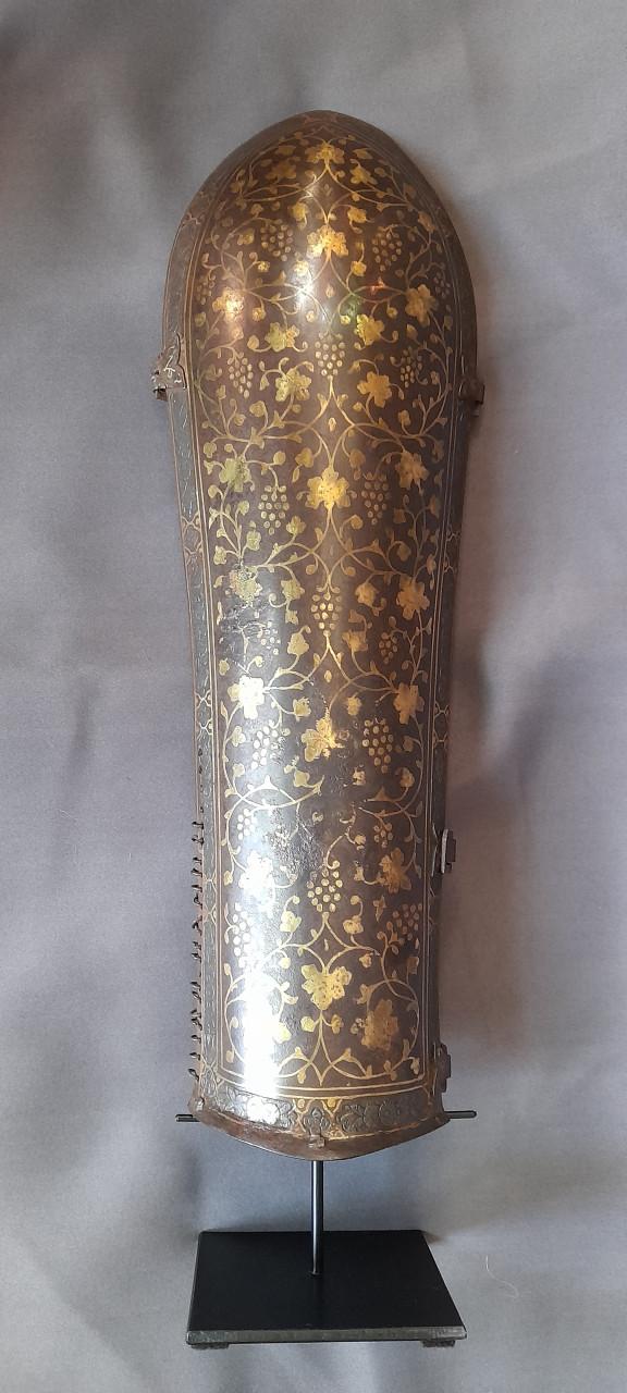 Bazuband. Perzische armbesherming. 19e eeuw.