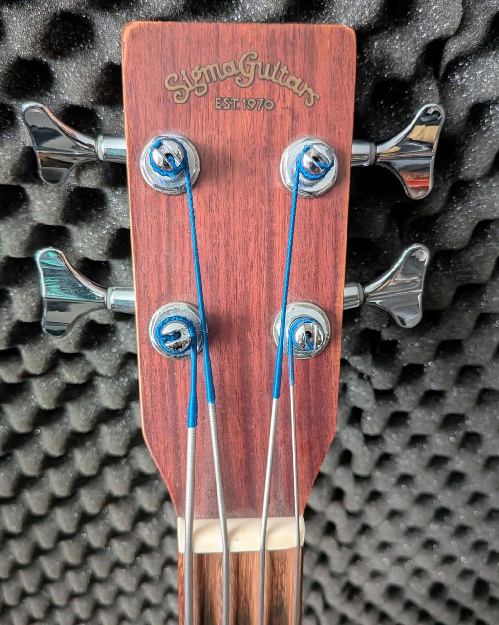 Akoestische 4-snarige basgitaar, merk Sigma