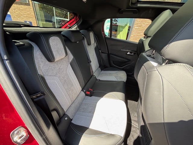 Peugeot 208 gt pack ev 50kwh 136pk 3-fase navigatie | apple carplay & andro