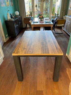 Eettafel L= 140 centimeter  B= 90 centimeter  H = 78 centimeter