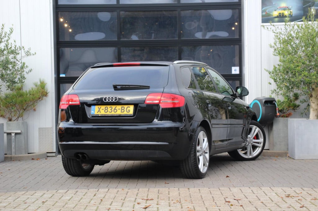 Audi A3 sportback 1.4 tfsi attraction - carplay wireless - navi - clima - 1
