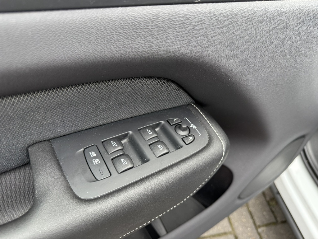Volvo XC60 t8 390pk recharge r-design| panodak| adap.cruise| 360camera| led