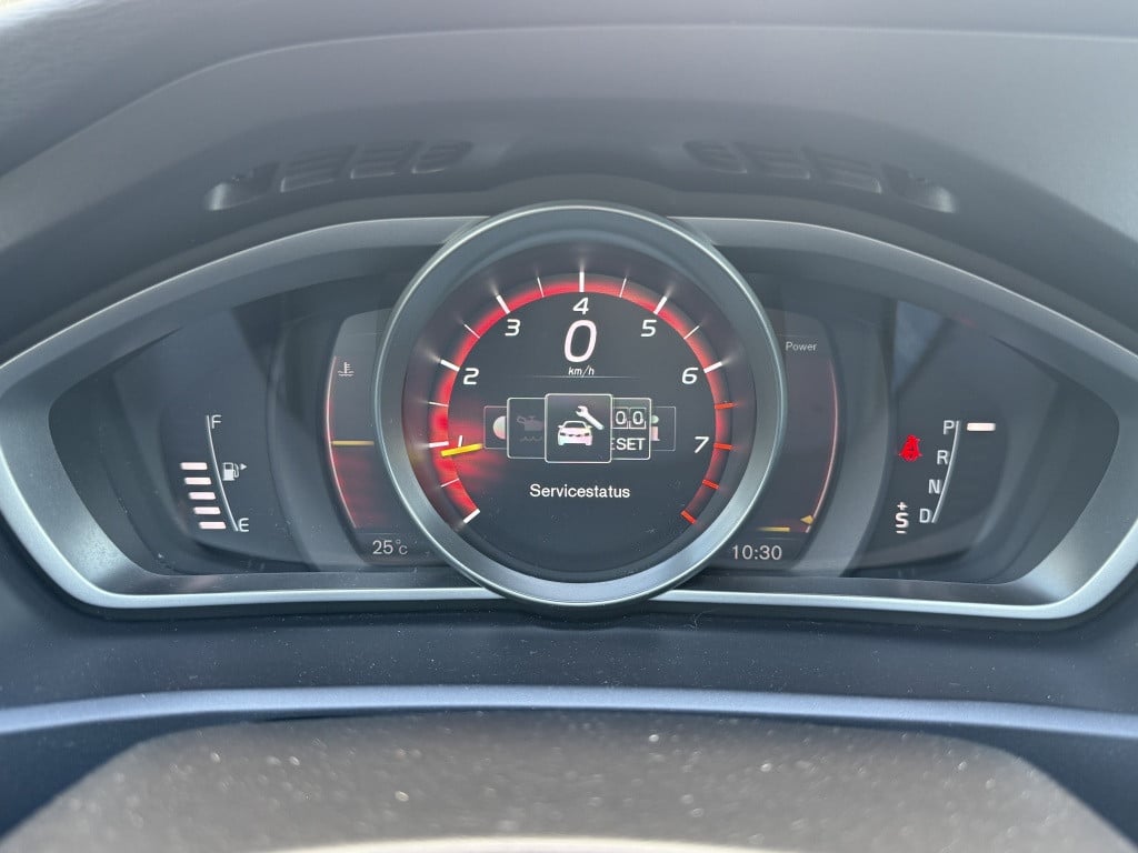 Volvo V40 t3 153pk aut6 polar+ sport| panodak| camera| h&k sound| keyless|