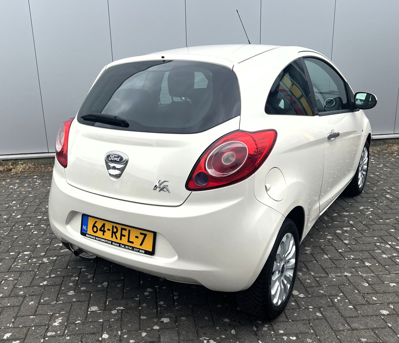 Ford Ka Titanium Parelmoer bouwj. 5-2011 met NAP logisch