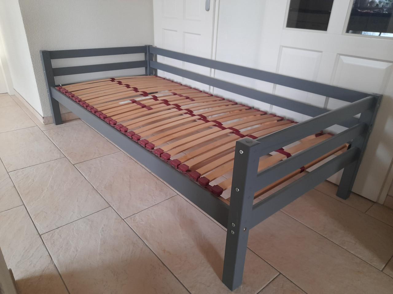 1 Persoons bed 90 x 200 (in goede nette  staat