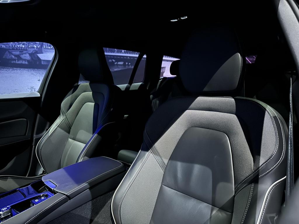 Volvo V60 2.0 t6 plug-in hybrid awd plus dark long range my2023 *1e eigenaa