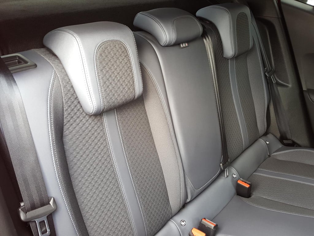 Peugeot 2008 allure pack 1.2 pt-130pk trekhaak | apple carplay & android au