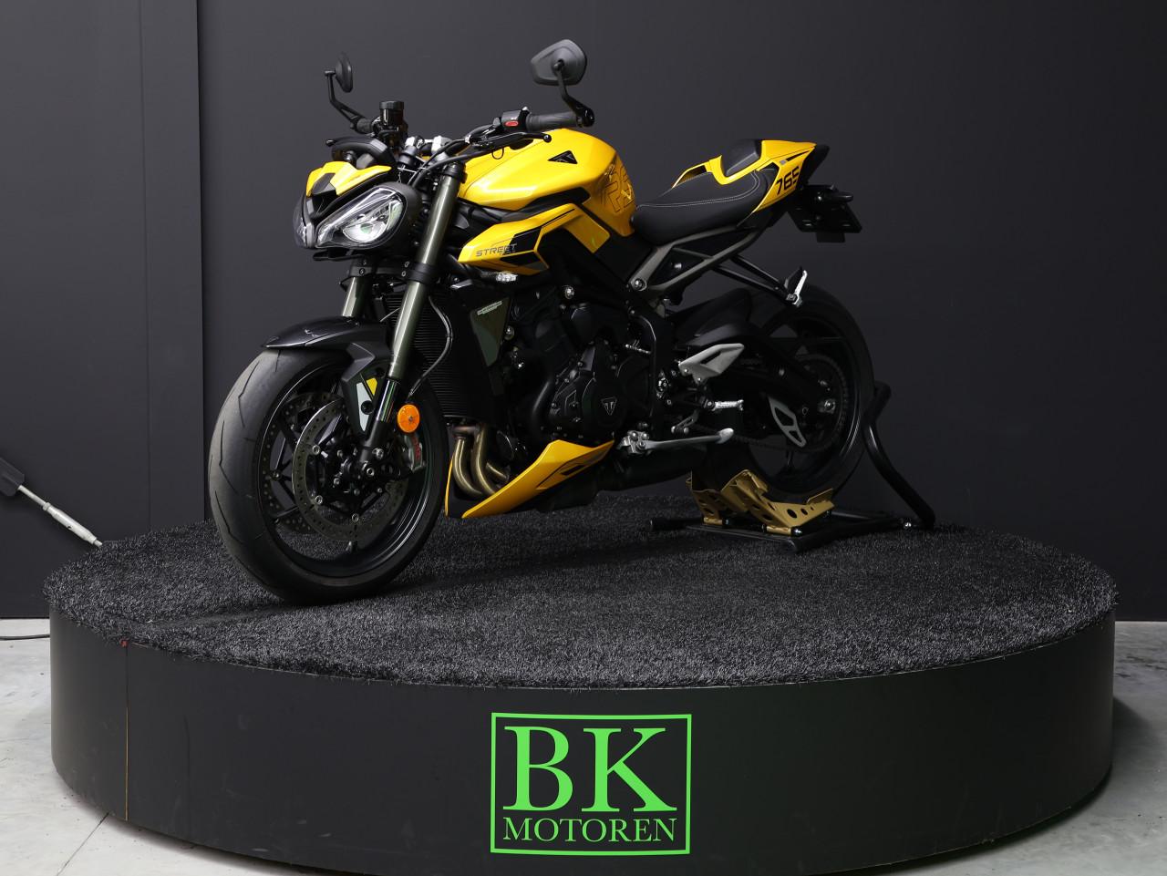 STREET TRIPLE 765 RS | Cosmic Yellow