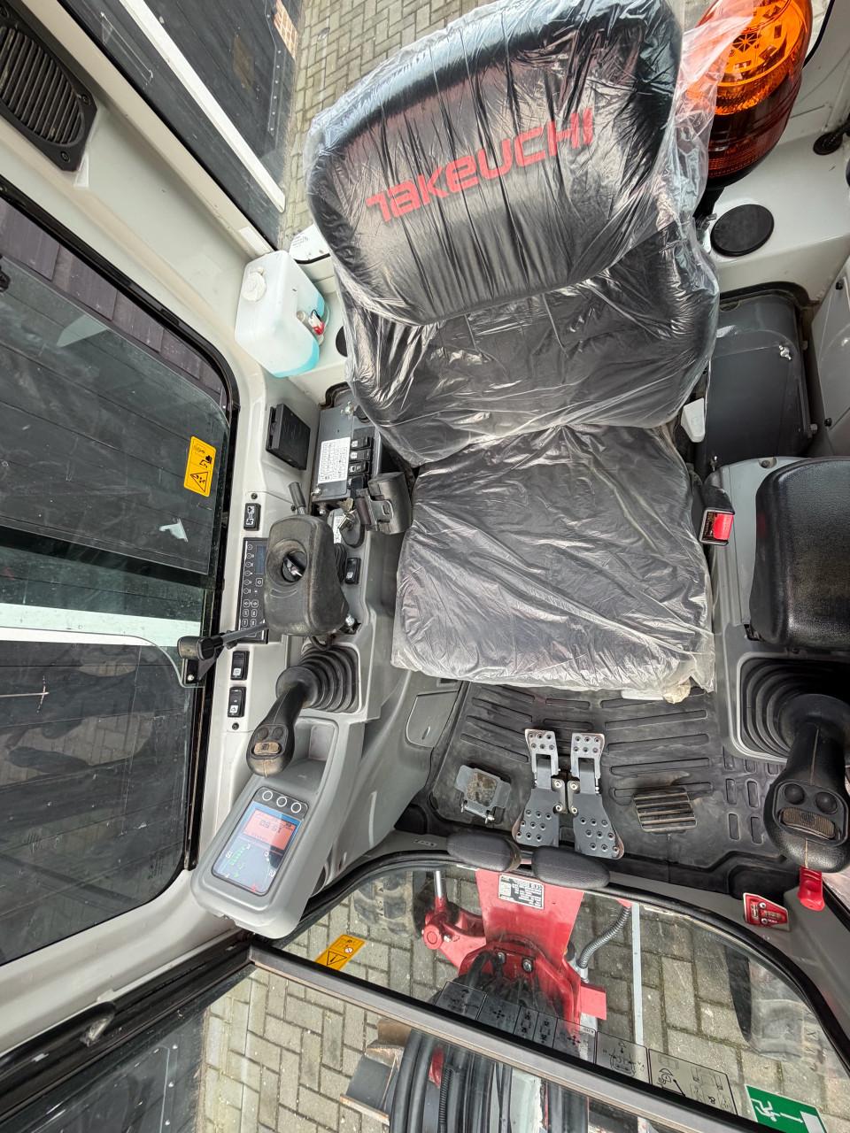 Takeuchi TB225 extra met 460 uur!!