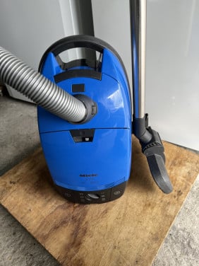 Miele S771 krachtige stofzuiger 2000 watt met alle hulpstukken