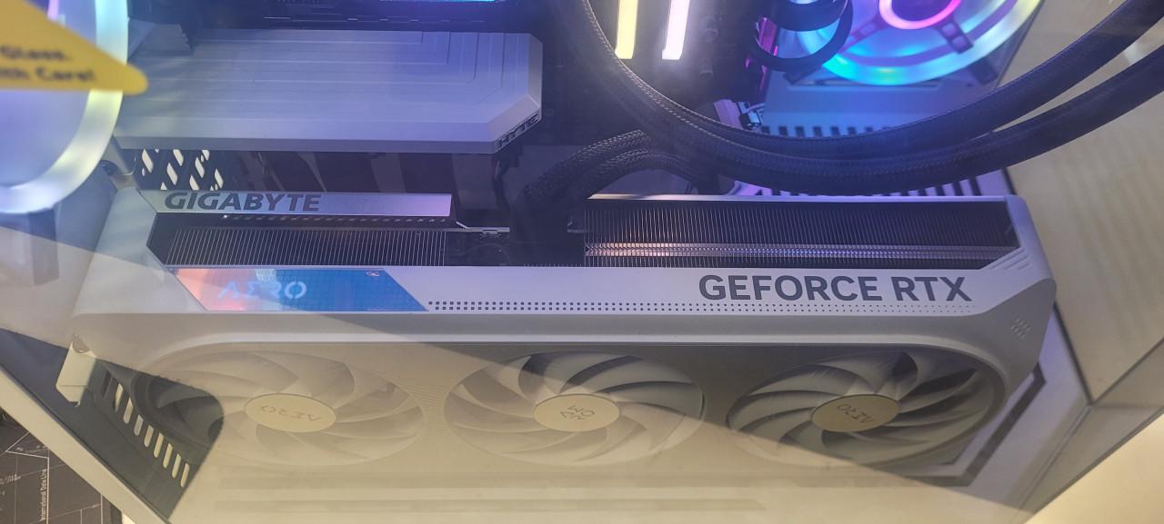 Refurbished gamePC/I5-12440/RTX 4070 Ti White Build/32GB RAM/RGB