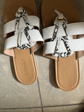 Teenslippers van Nicola