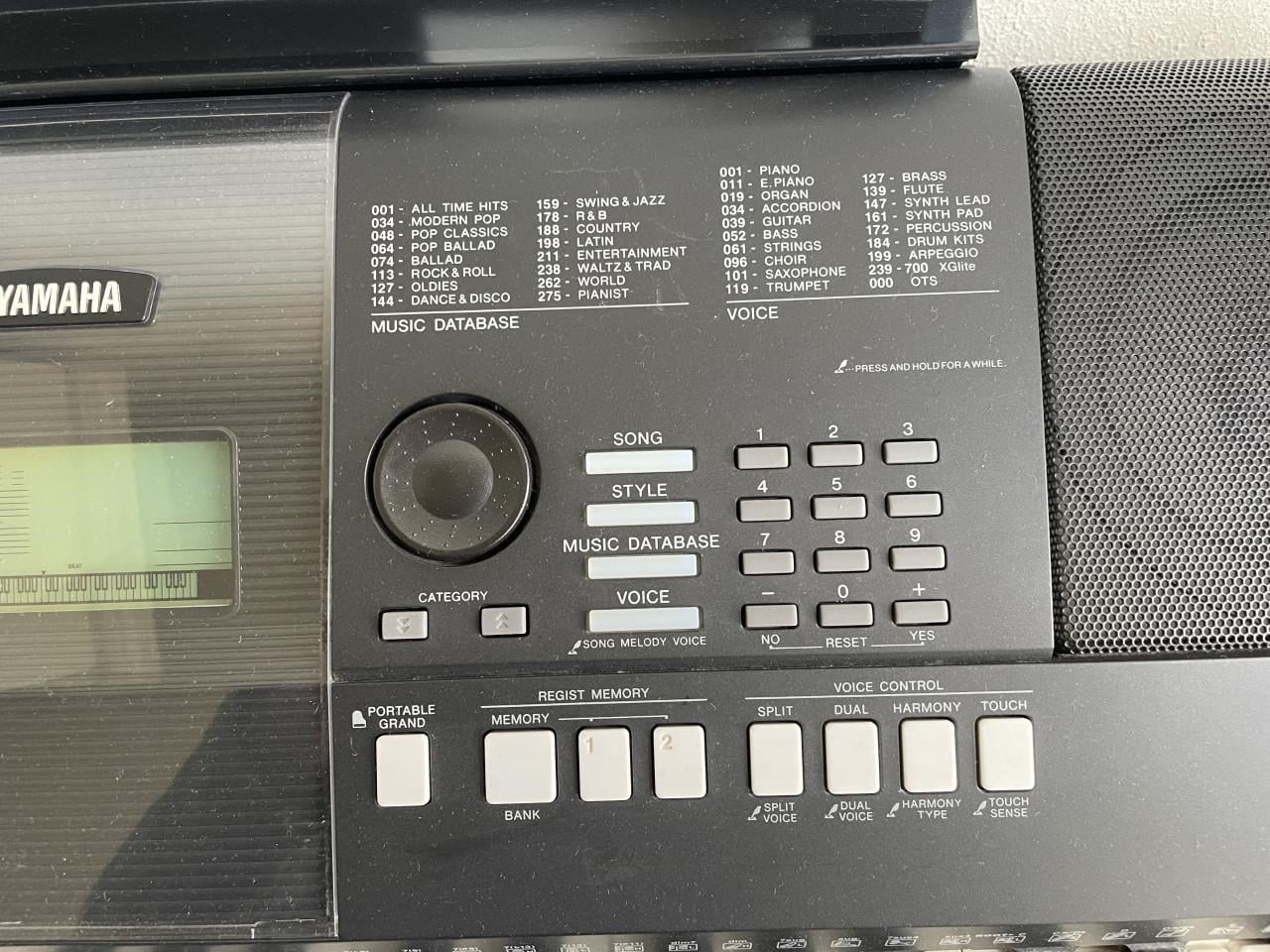 Yamaha PSR E423
