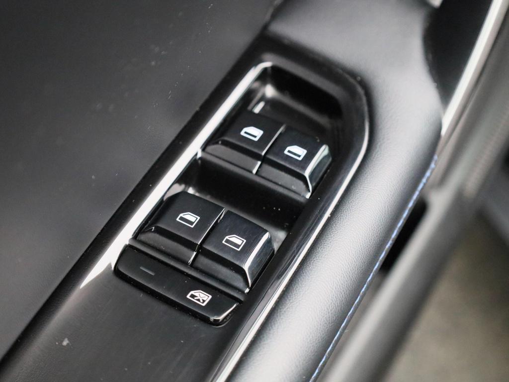 MG Mg4 long range 64kwh luxury | navi | led koplampen | 360 camera | stoelv