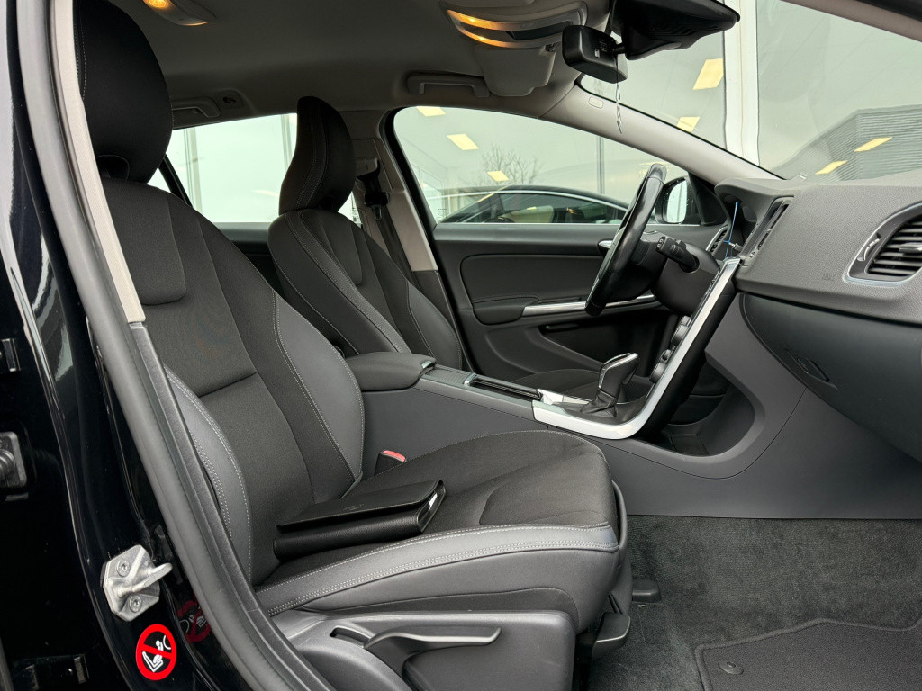 Volvo V60 1.6 t3 momentum