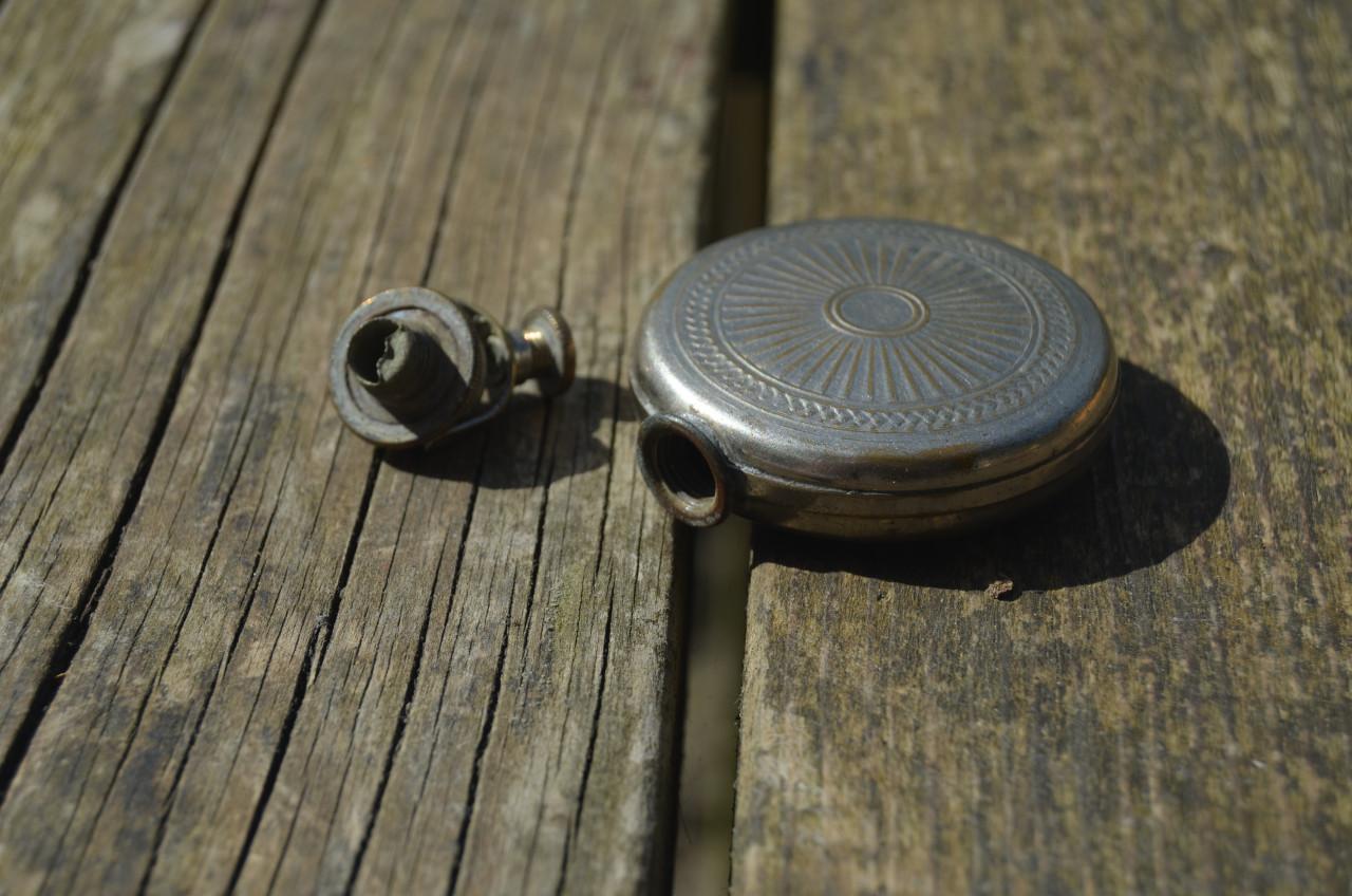 Kleine talkpoeder verstuiver (voor handschoenen??)