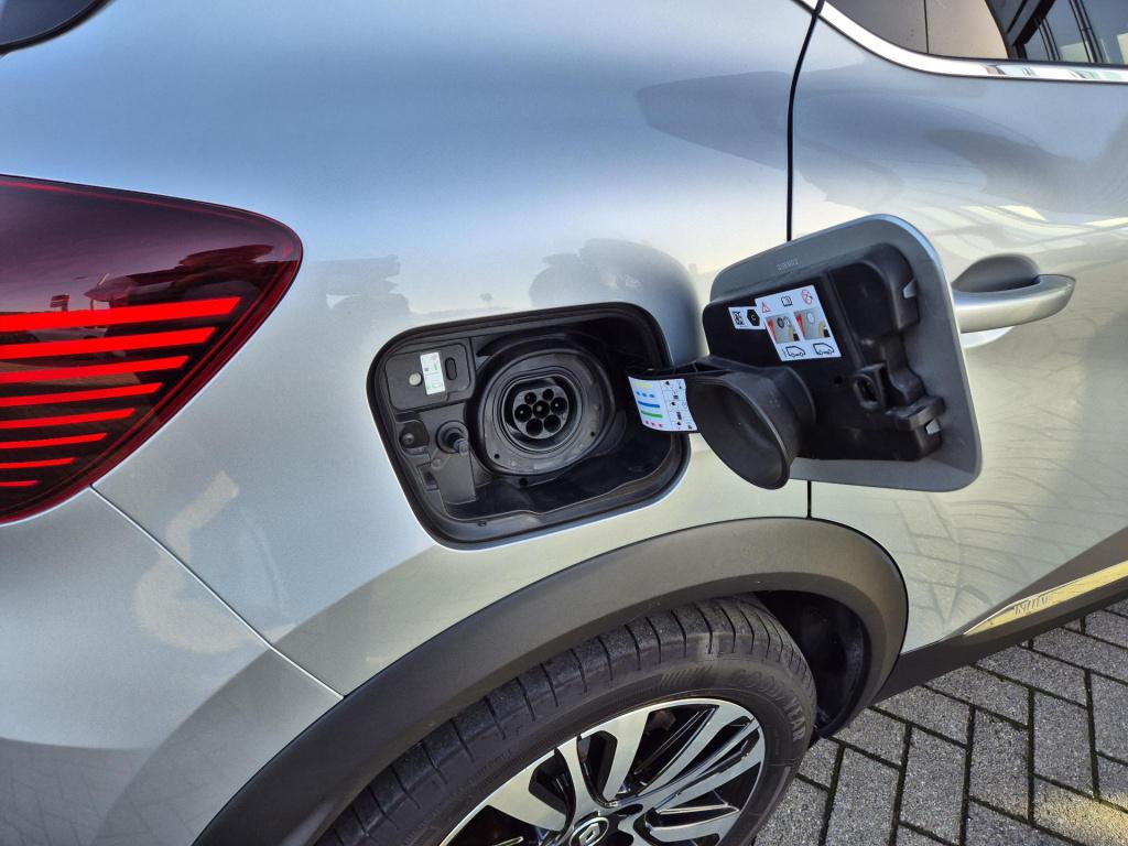 Renault Captur 1.6 e-tech plug-in hybrid 160 initiale paris verkocht