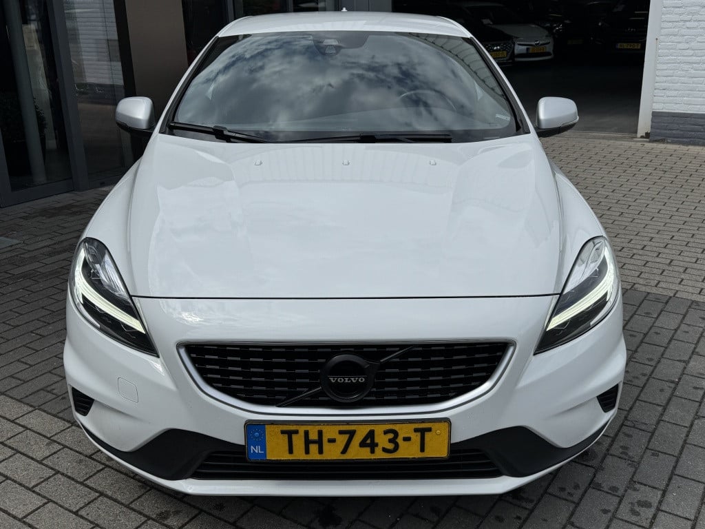 Volvo V40 2.0 t4 business sport r-design 190pk | navigatie | trekhaak afnb