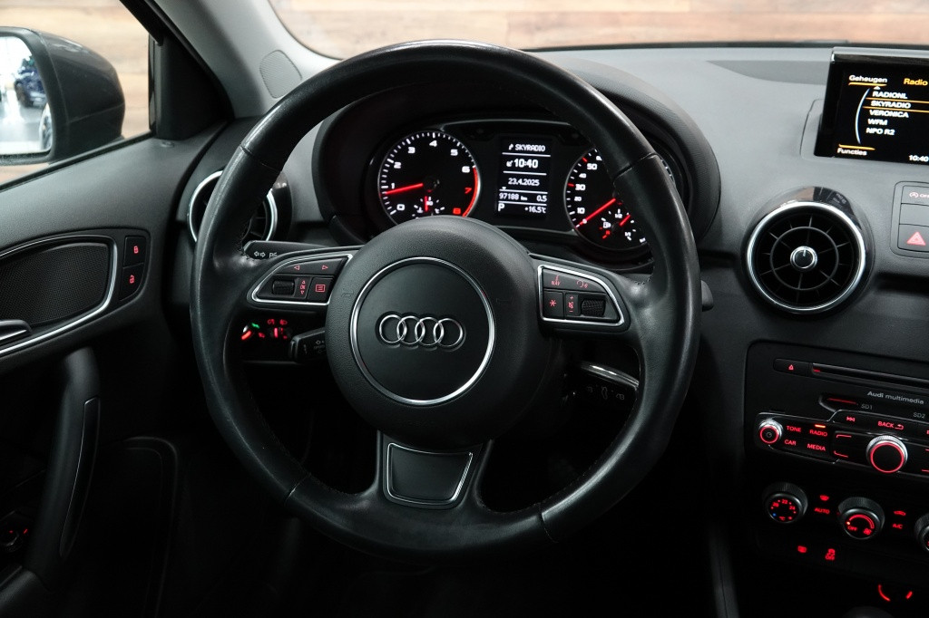 Audi A1 s-line 1.4 tfsi | automaat | pdc | navi | bluetooth |