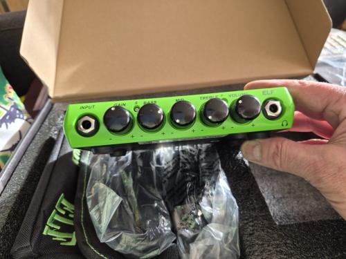 Nieuw. Trace Elliot Ultra compact Bass Amplifier 200 watt