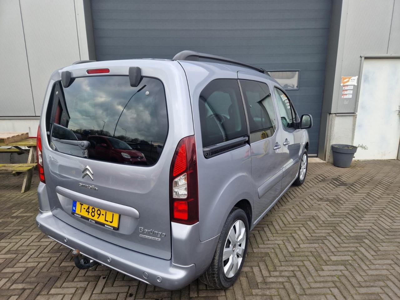 TE KOOP CITROEN BERLINGO 1.2 PURE TECH EURO 6 EERSTE EIGENAAR MET TREKHAAK