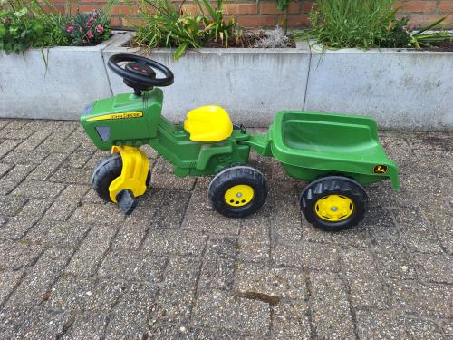 John Deere traptrekker met kar